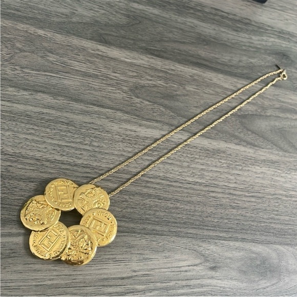 ❌ SOLD ❌ Rare Vintage FENDI ROMA Logo Monogram Janus Heads Roman Coin Brooch - Picture 4 of 5